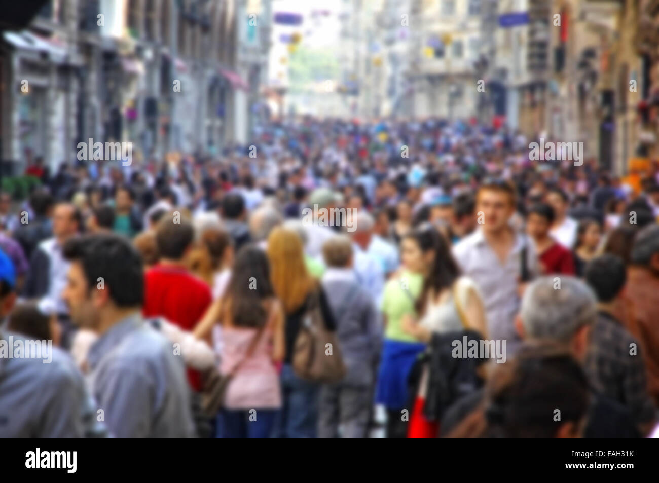 Foule floue des personnes méconnaissable à la rue Istiklal à Istanbul, Turquie Banque D'Images