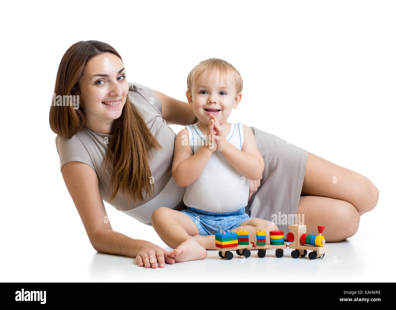 La mère et l'enfant mignon garçon jouer ensemble Banque D'Images