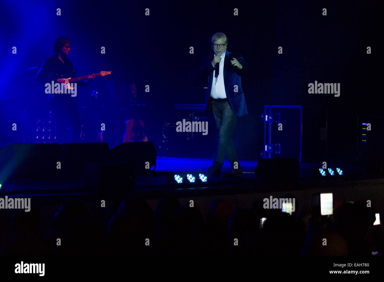 La chanteuse napolitaine Nino D'Angelo, au cours de sa tournée en concert Concerto anni 80 e Non Solo", à Turin. © Elena Aquila/Pacific Press/Alamy Live News Banque D'Images