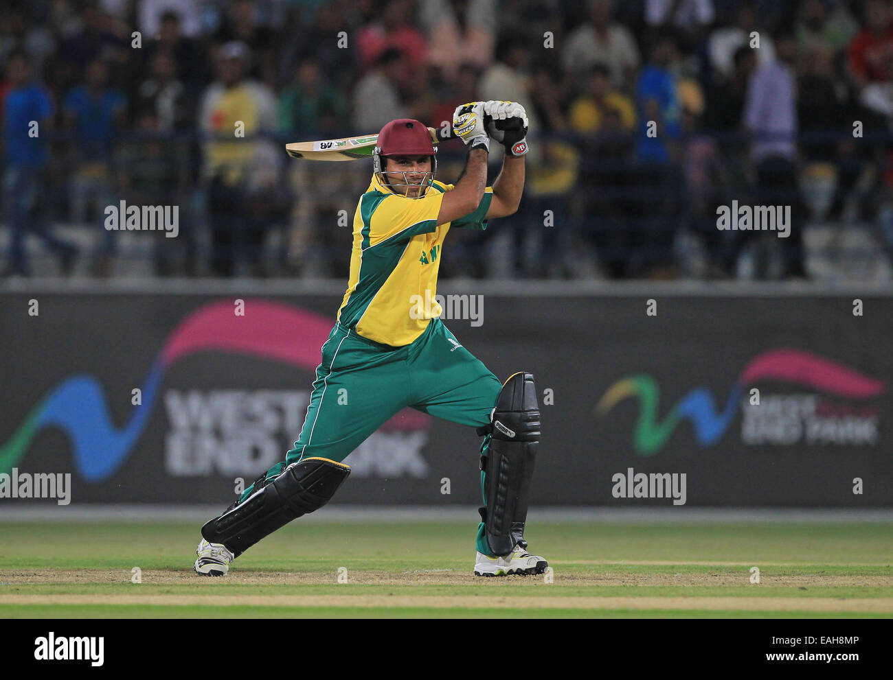 Cricket - Abdul Razzaq de l'Asie XI les chauves-souris pendant le match entre un monde XI et une Asie XI à Doha, Qatar Banque D'Images