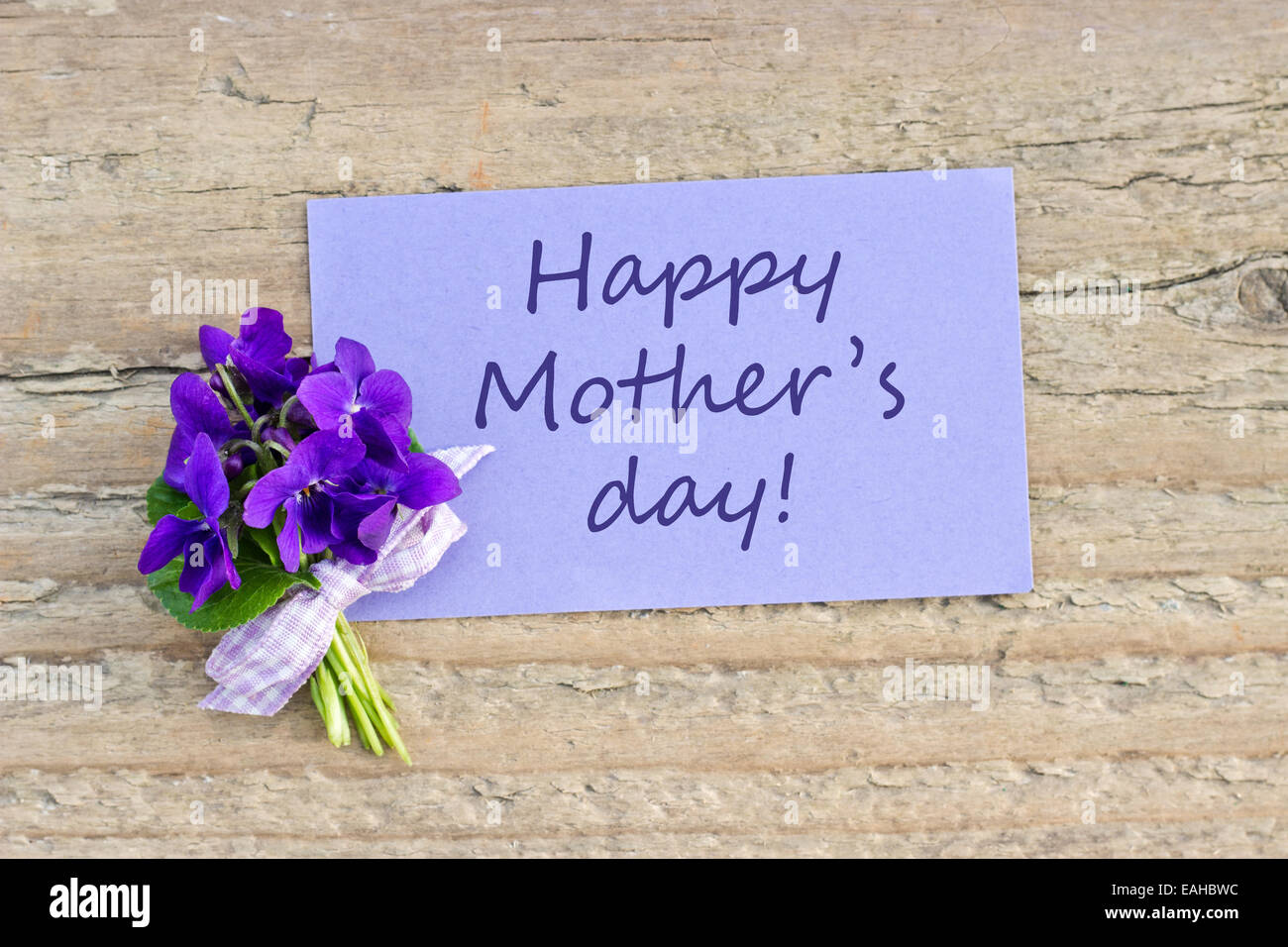 Mother's Day card avec bouquet de violettes Banque D'Images