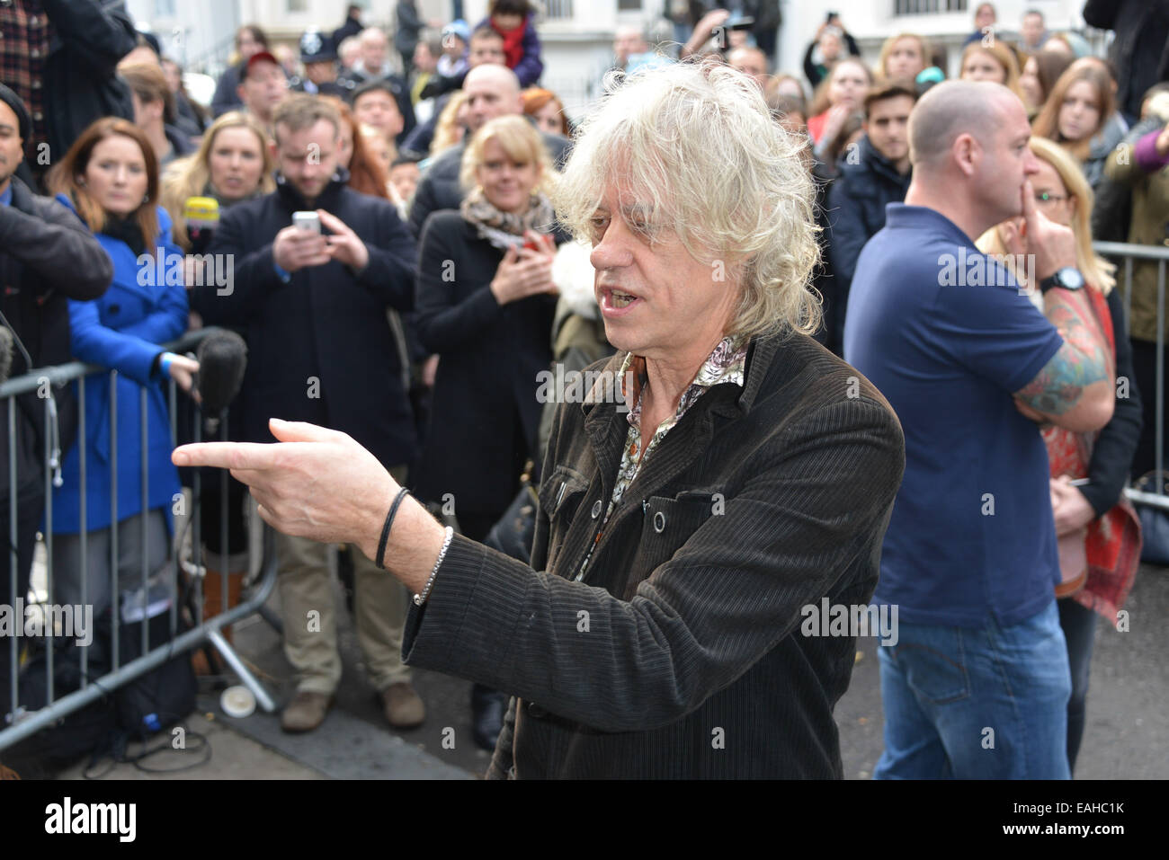 Londres, Royaume-Uni. 15 novembre, 2014. Sir Bob Geldof participant à l'aide de bande 15 - 30 pour l'enregistrement des organismes de bienfaisance de Noël seul savent-ils que c'est Noël ? Qui marque 30 ans depuis la première aide de bande recueillir des fonds pour lutter contre la crise de l'Ebola à SARM Studio de Londres. Credit : Voir Li/Alamy Live News Banque D'Images