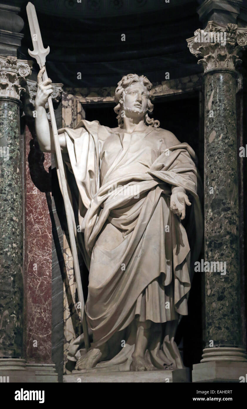 Statue de l'apôtre Jude dans une niche dans le Archbasilica Saint-Jean de Latran, Rome Italie Banque D'Images