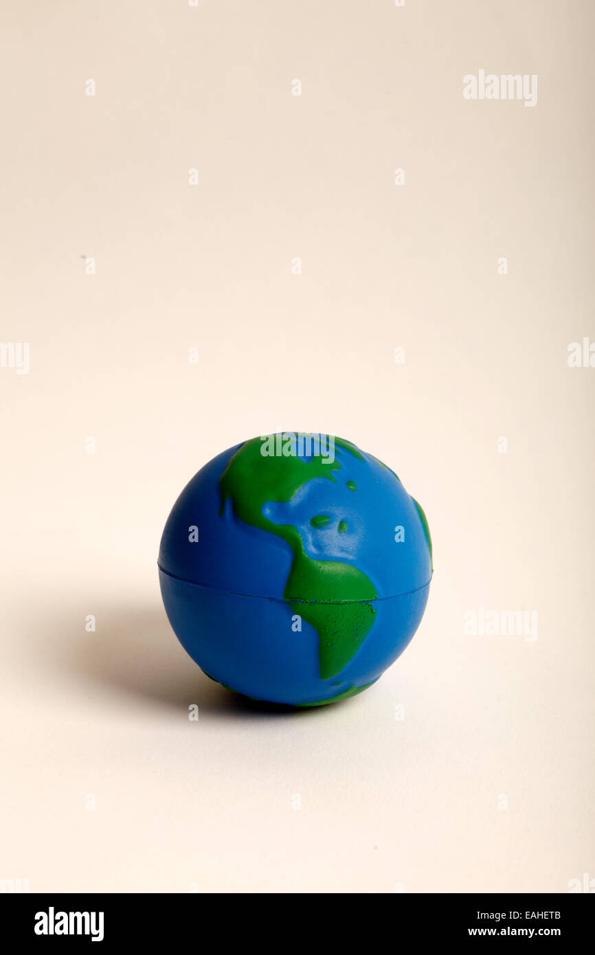 Balle en caoutchouc représentant un globe terrestre ou monde Banque D'Images
