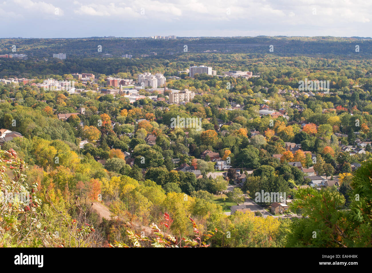 Vue vers le pic de Dundas Dundas, dans l'automne. Hamilton, Ontario, Canada Banque D'Images