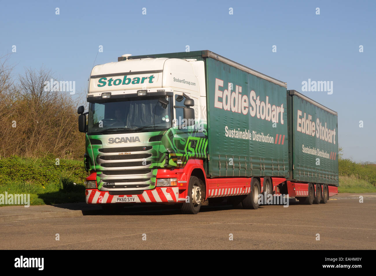 Un Scania R440 camion et remorque dans Eddie Stobart livery à Leicester, Leicestershire, Angleterre Banque D'Images