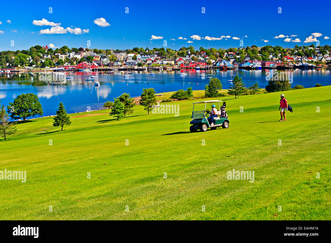 Vue de la ville de Lunenburg, à partir de la Bluenose Golf Club situé dans le port de Lunenburg, Nouvelle-Écosse, Canada. Banque D'Images
