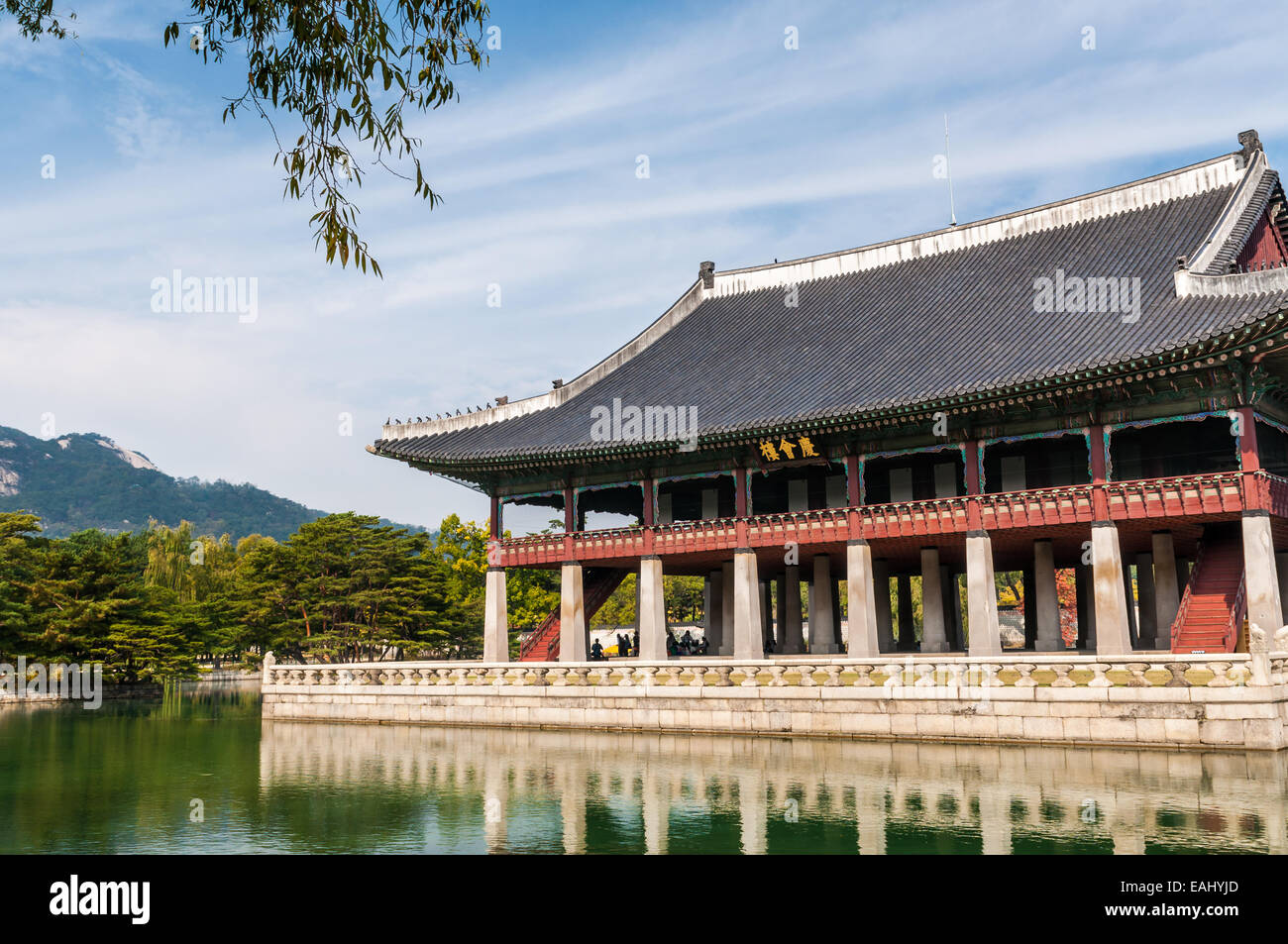 Gyeonghweru Pavilion at Gyeongbokgung Palace à Séoul, Corée du Sud. Banque D'Images
