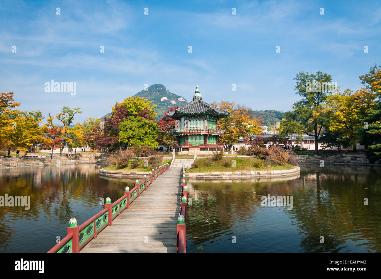 Hyangwonjeong Pavilion at Gyeongbokgung Palace à Séoul, Corée du Sud. Banque D'Images