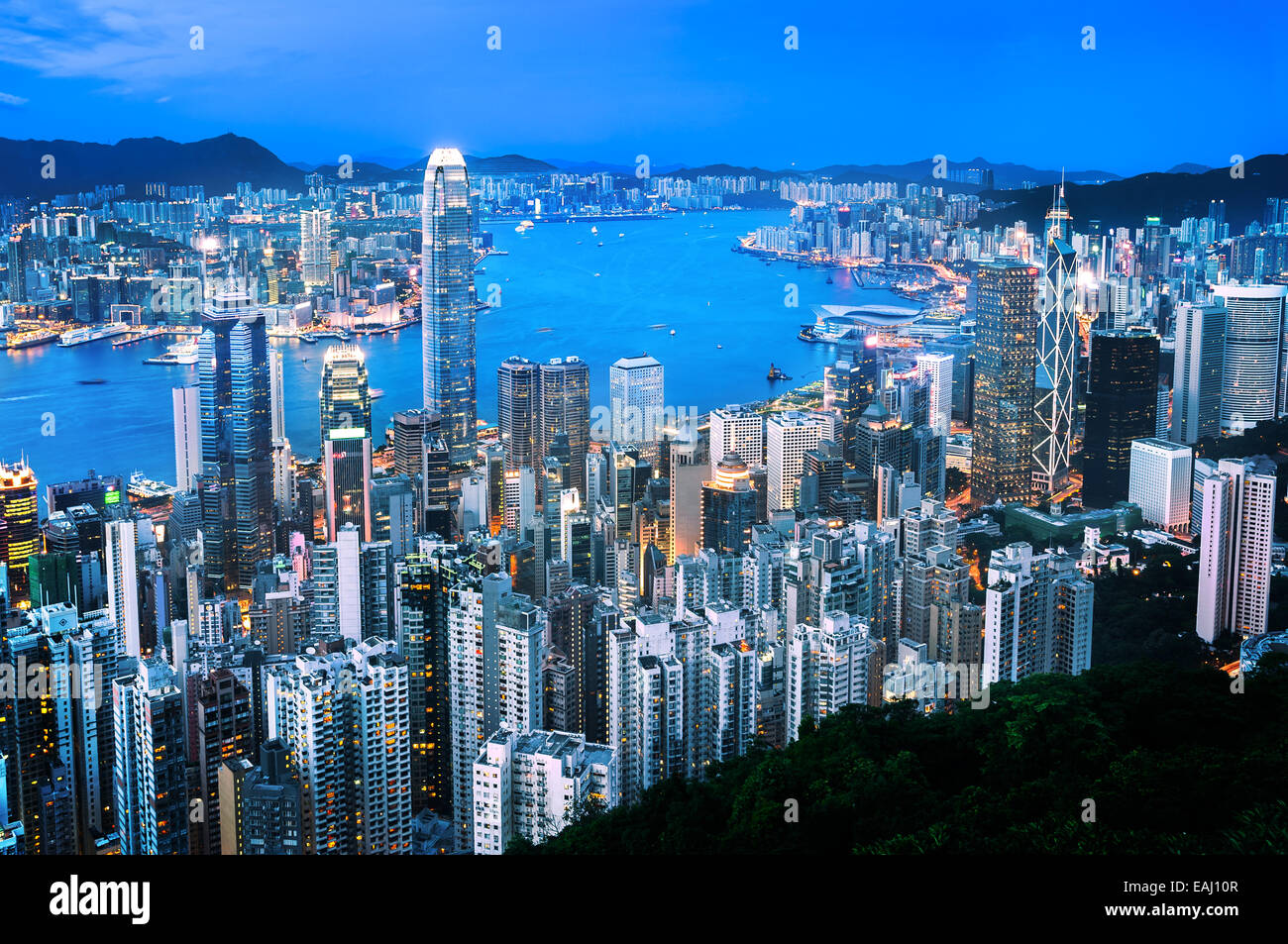 Temps de nuit vue de l'horizon de Hong Kong depuis Victoria Peak Banque D'Images
