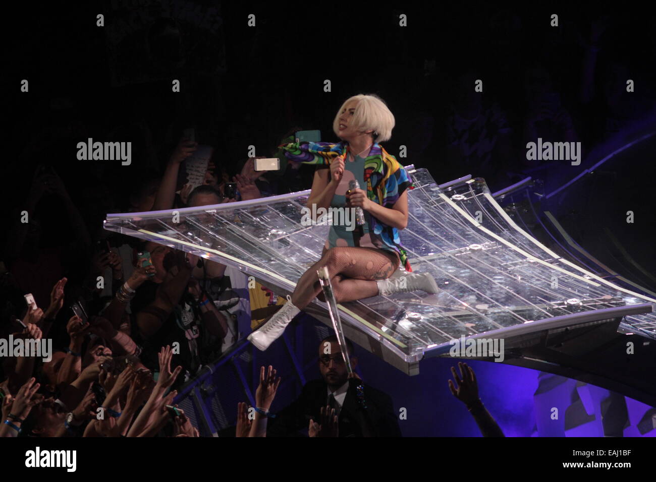 Lady Gaga apporte sa 'ArtRave : l'Artpop Ball' tour à Madison Square Garden  à New York