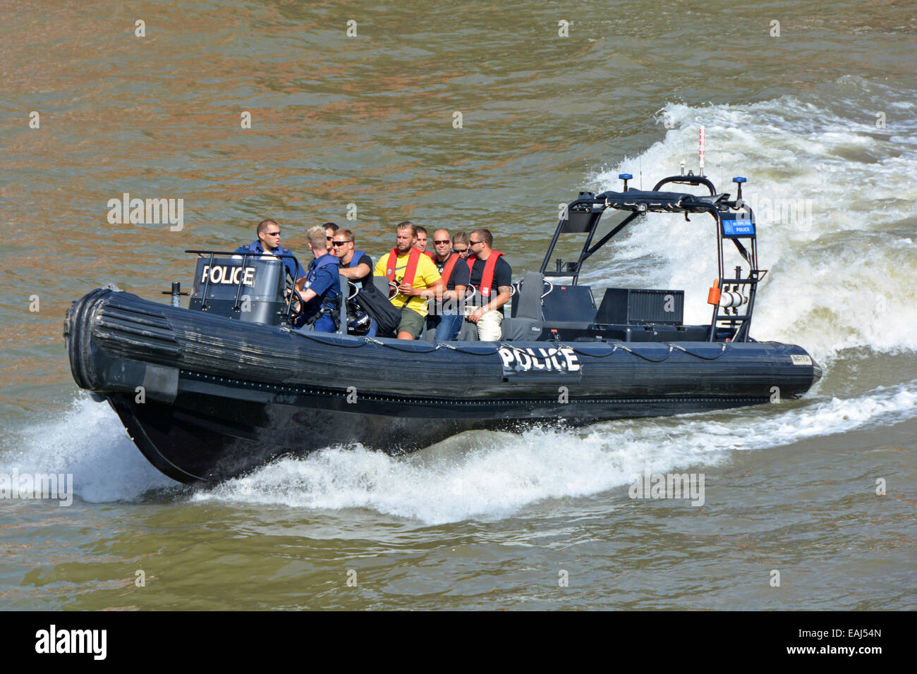 Metropolitan Police vitesse gonflable boat on River Thames Banque D'Images