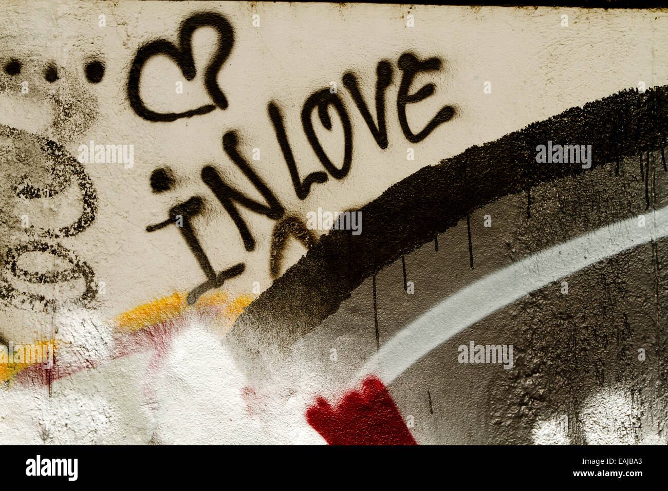 L'art de mur de Berlin graffiti tag coeur amoureux urban Banque D'Images