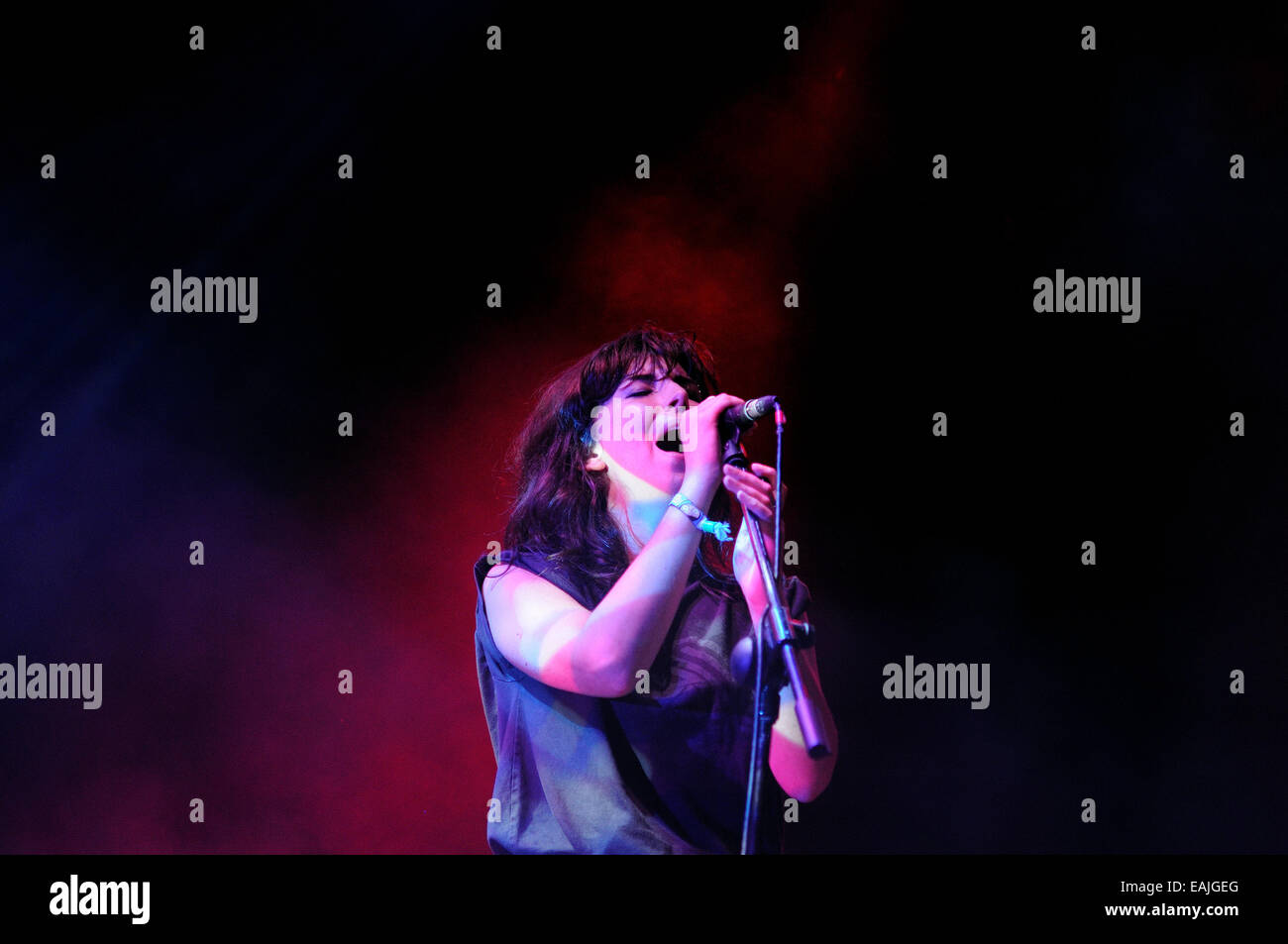 BENICASIM, ESPAGNE - 18 juillet : Peu de voitures écologiques, un groupe d'indie rock originaire de Dublin (Irlande), procède à la FIB. Banque D'Images BENICASIM, ESPAGNE - 18 juillet : Peu de voitures écologiques, un groupe d'indie rock originaire de Dublin (Irlande), procède à la FIB. Banque D'Images