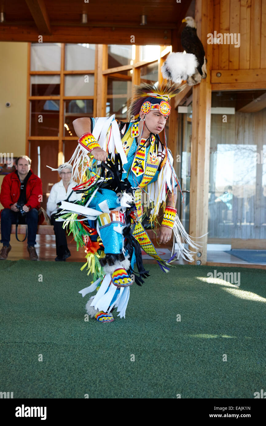 Les premières nations grassdancer à Wanuskewin Heritage Park, Saskatoon Saskatchewan Canada Banque D'Images