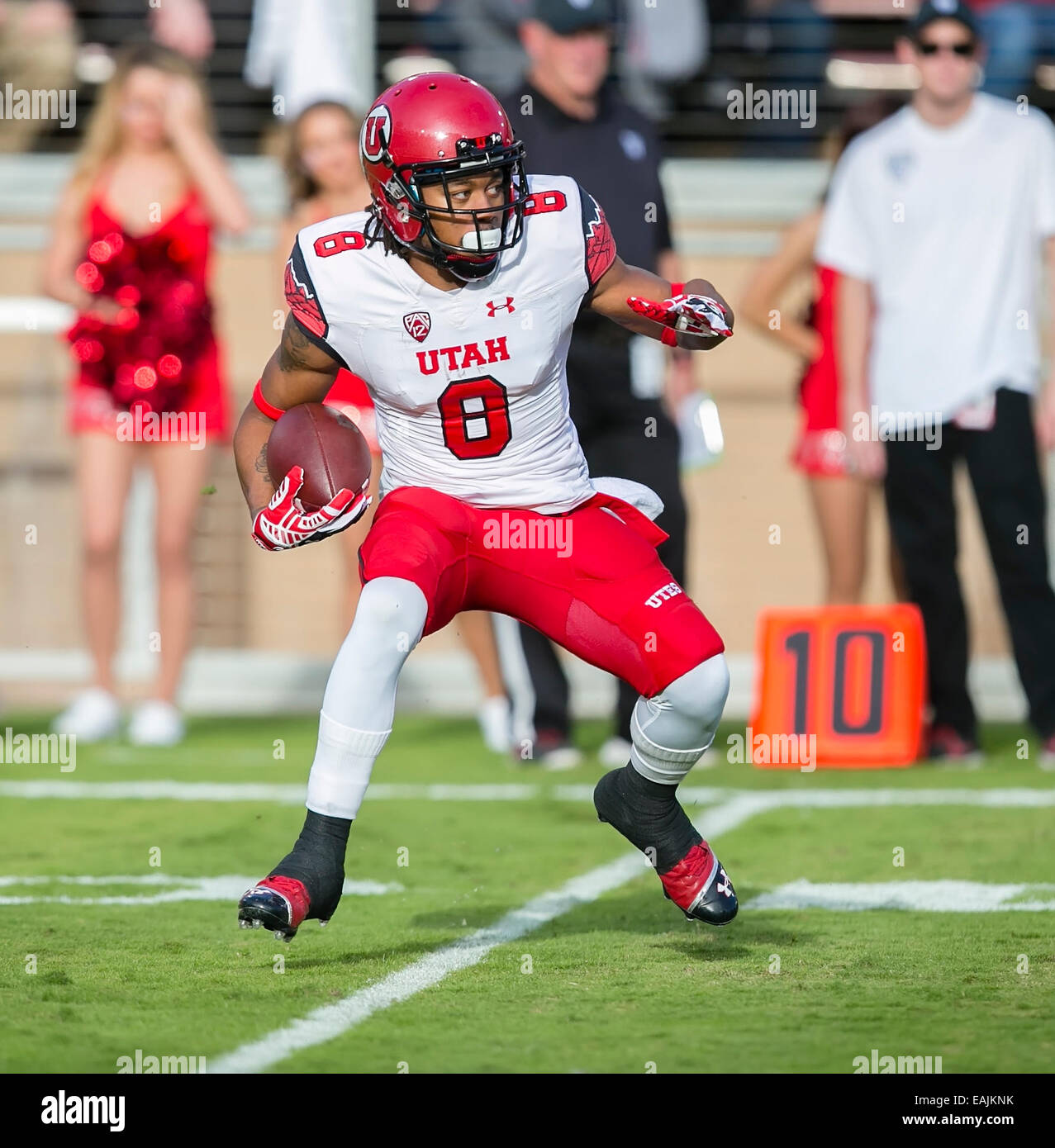 Le double d'heures supplémentaires. 15 Nov, 2014. Utah Utes wide receiver Kaelin argile (8) en action au cours de la NCAA Football match entre le Stanford Cardinal et les Utah Utes au stade de Stanford à Palo Alto, CA. Stanford a été défait par Utah 20-17 en double prolongation. Damon Tarver/Cal Sport Media/Alamy Live News Banque D'Images