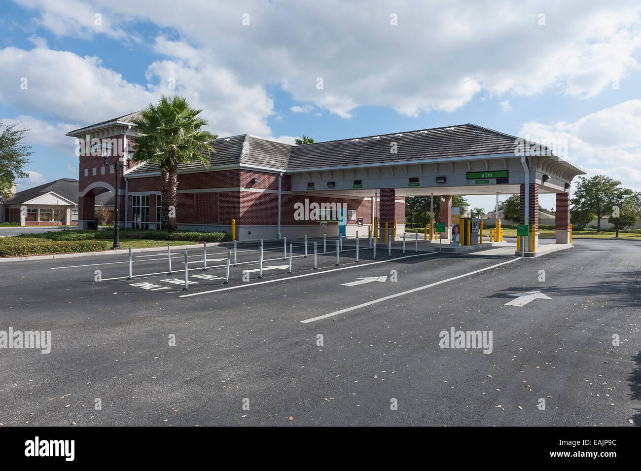 Banque régions Drive Thru distributeur automatique de bâtiment situé dans le Vilages, Florida USA Banque D'Images