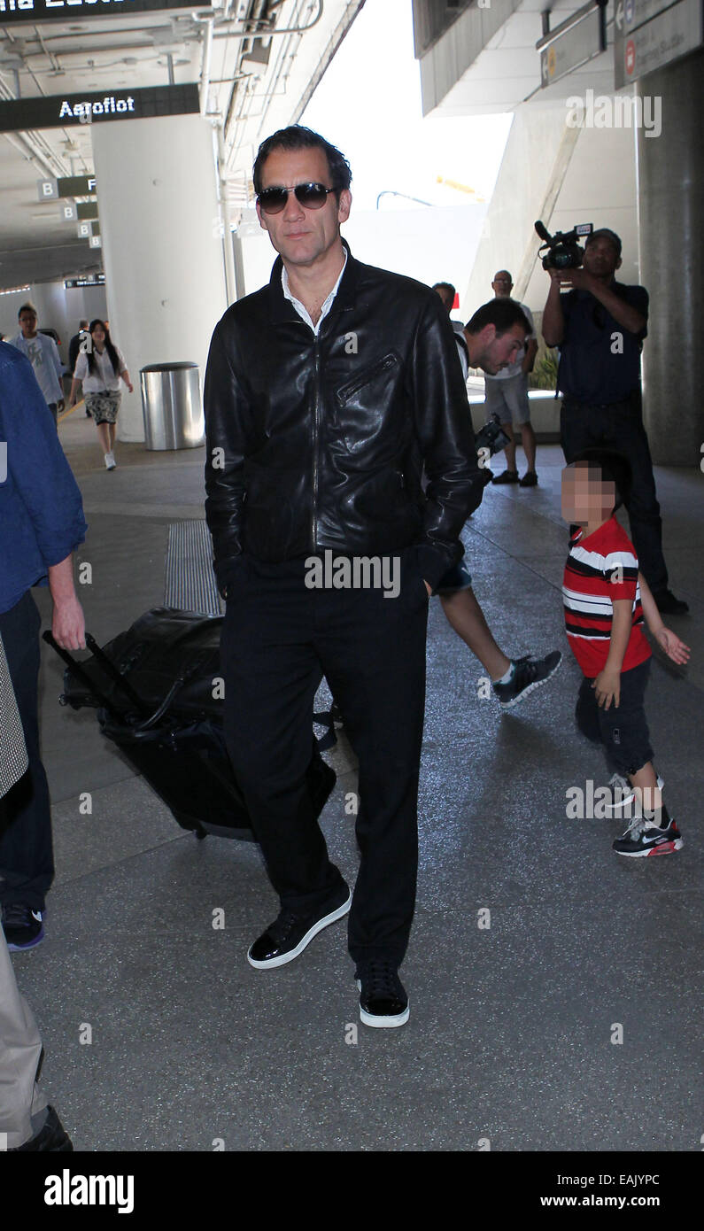 Clive Owen à Los Angeles International Airport (LAX) comprend : Clive Owen Où : Los Angeles, California, United States Quand : 14 mai 2014 Banque D'Images
