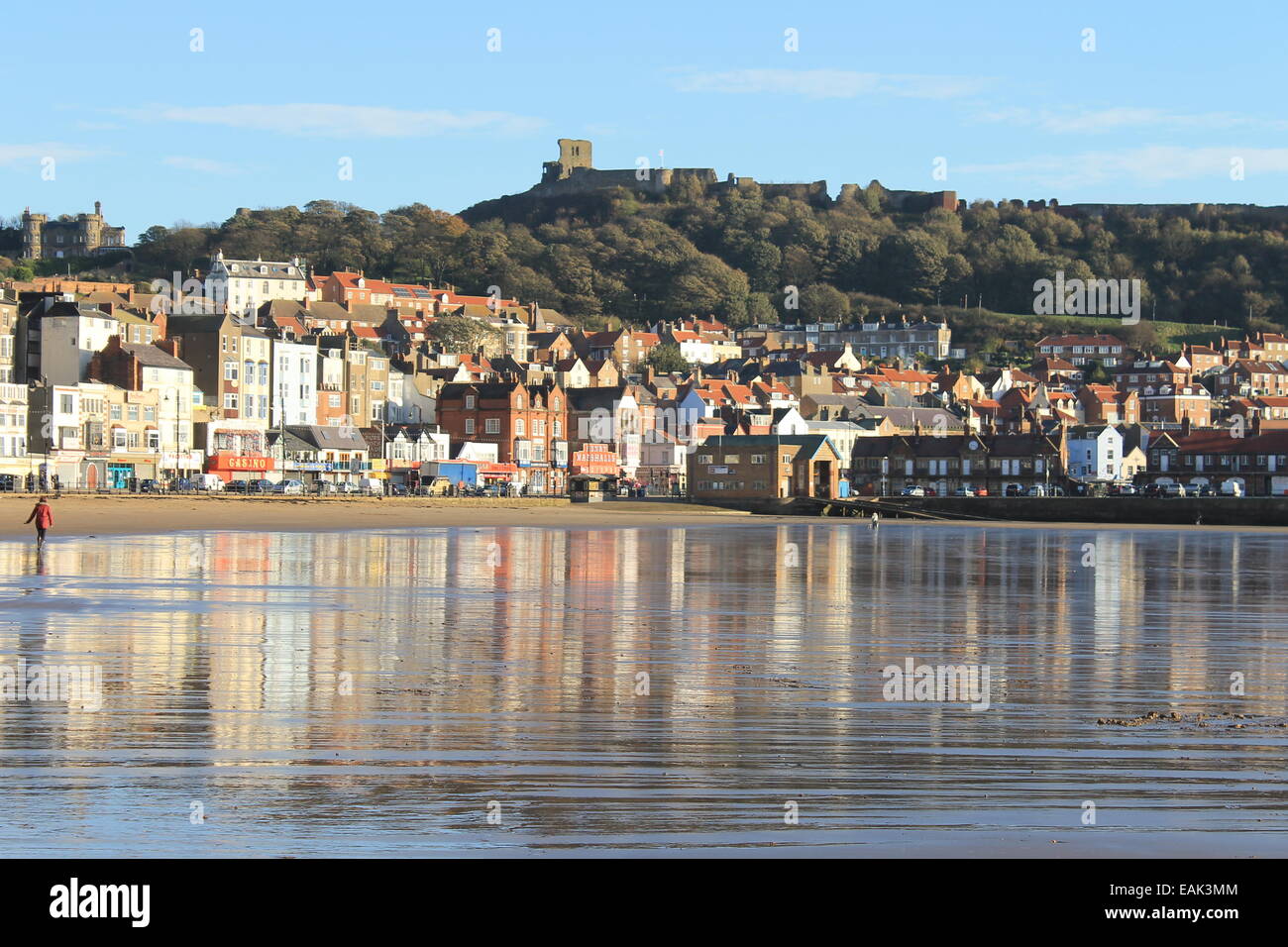 Front de mer à Scarborough, Yorkshire, Angleterre, Royaume-Uni Banque D'Images