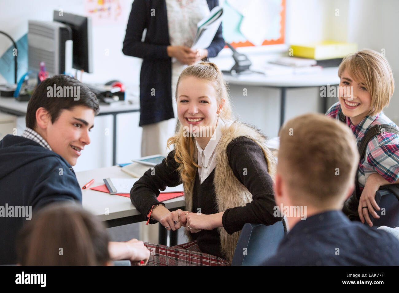 High school students sitting and smiling in classroom Banque D'Images