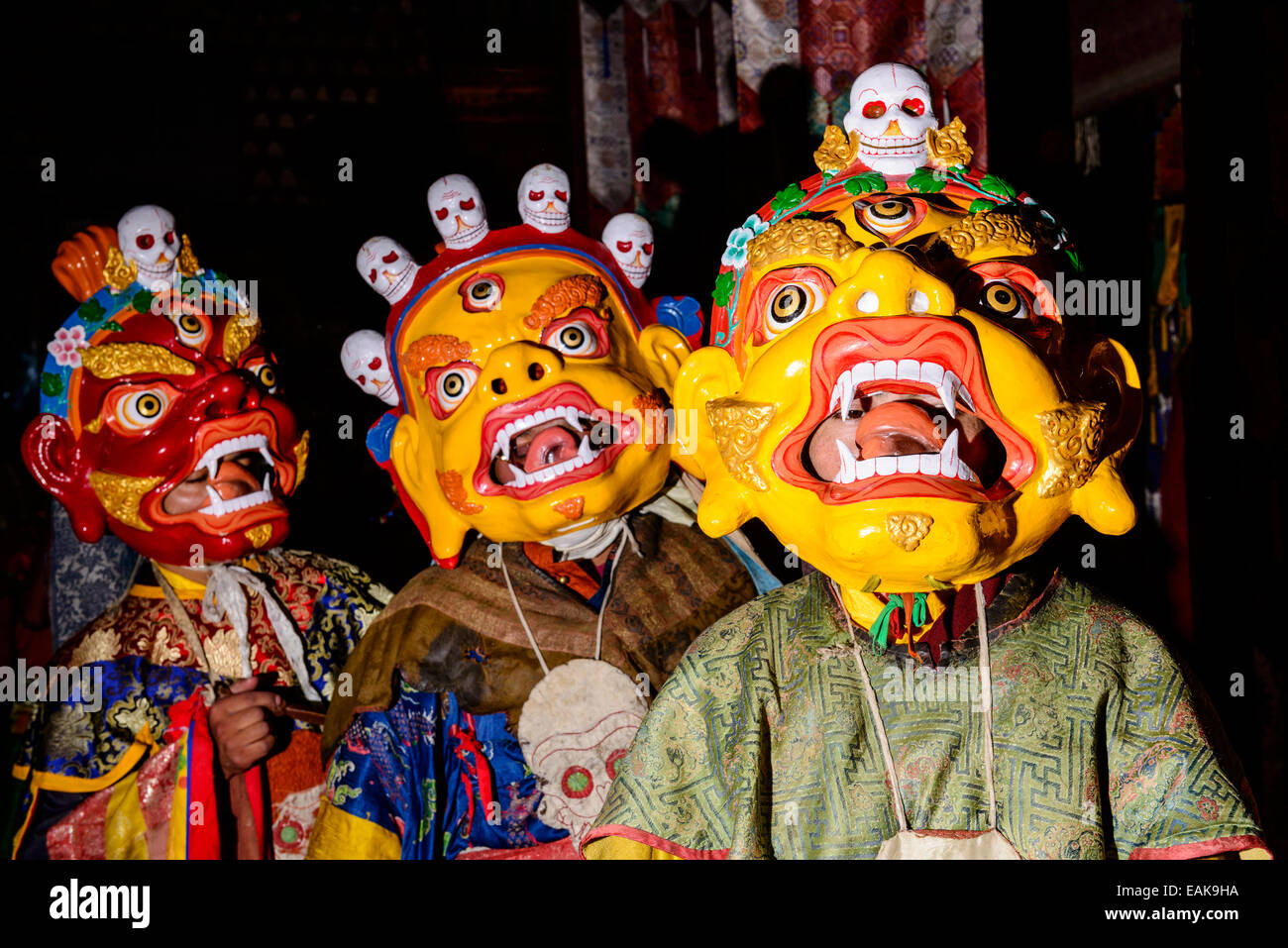 Masques en bois utilisé par les moines pour les danses rituelles pendant le Festival Hemis, Hemis, le Ladakh, le Jammu-et-Cachemire, l'Inde Banque D'Images