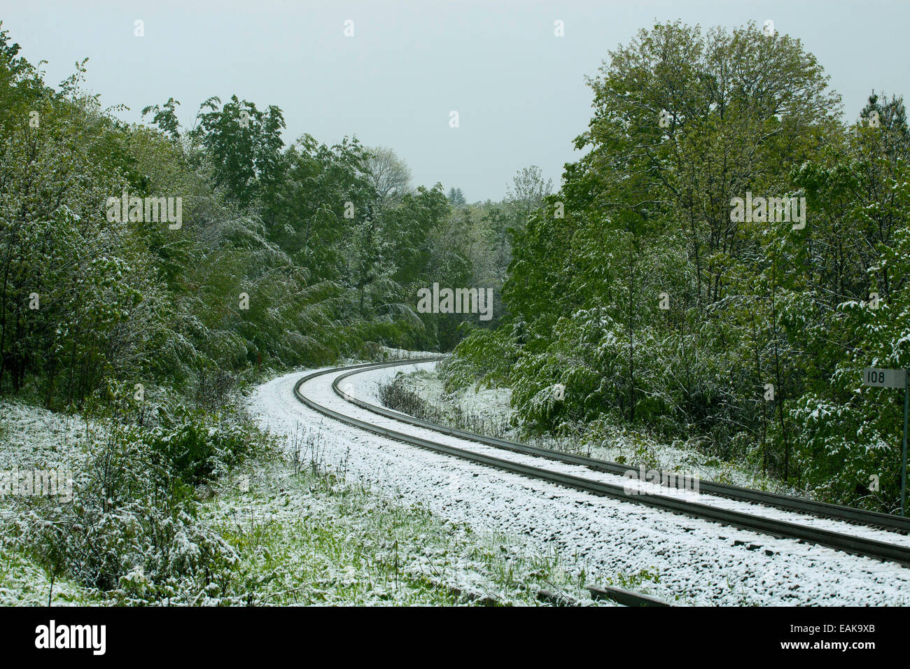 Les voies de chemin de fer dans la neige, Estrie, Foster, la Province du Québec, Canada Banque D'Images