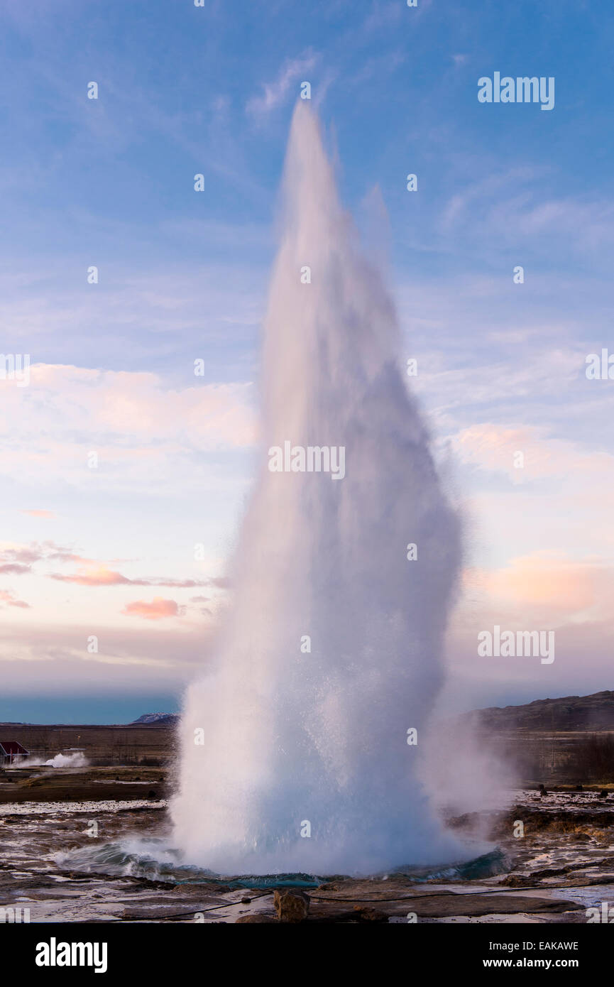 Au lever du soleil, Geyser Geyser, Islande Banque D'Images