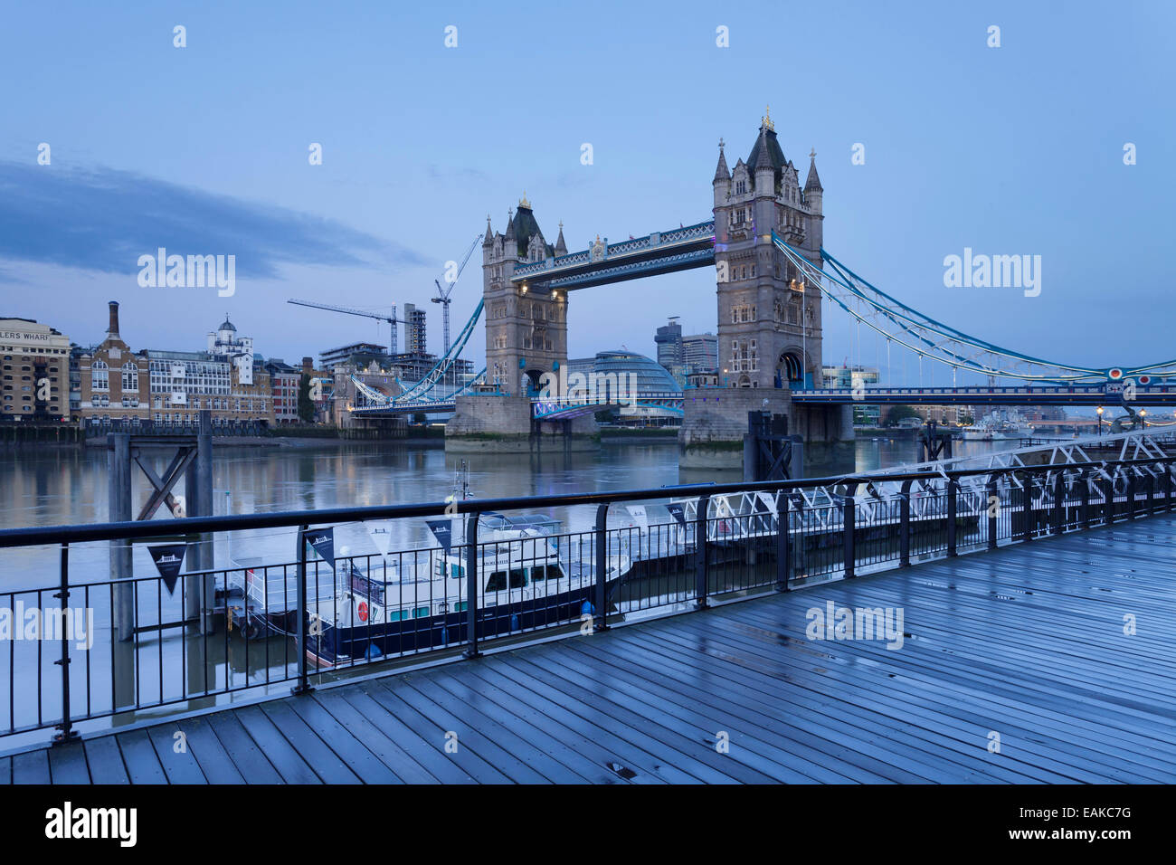 Vue sur le Tower Bridge à City Hall, Londres, Angleterre, Royaume-Uni Banque D'Images