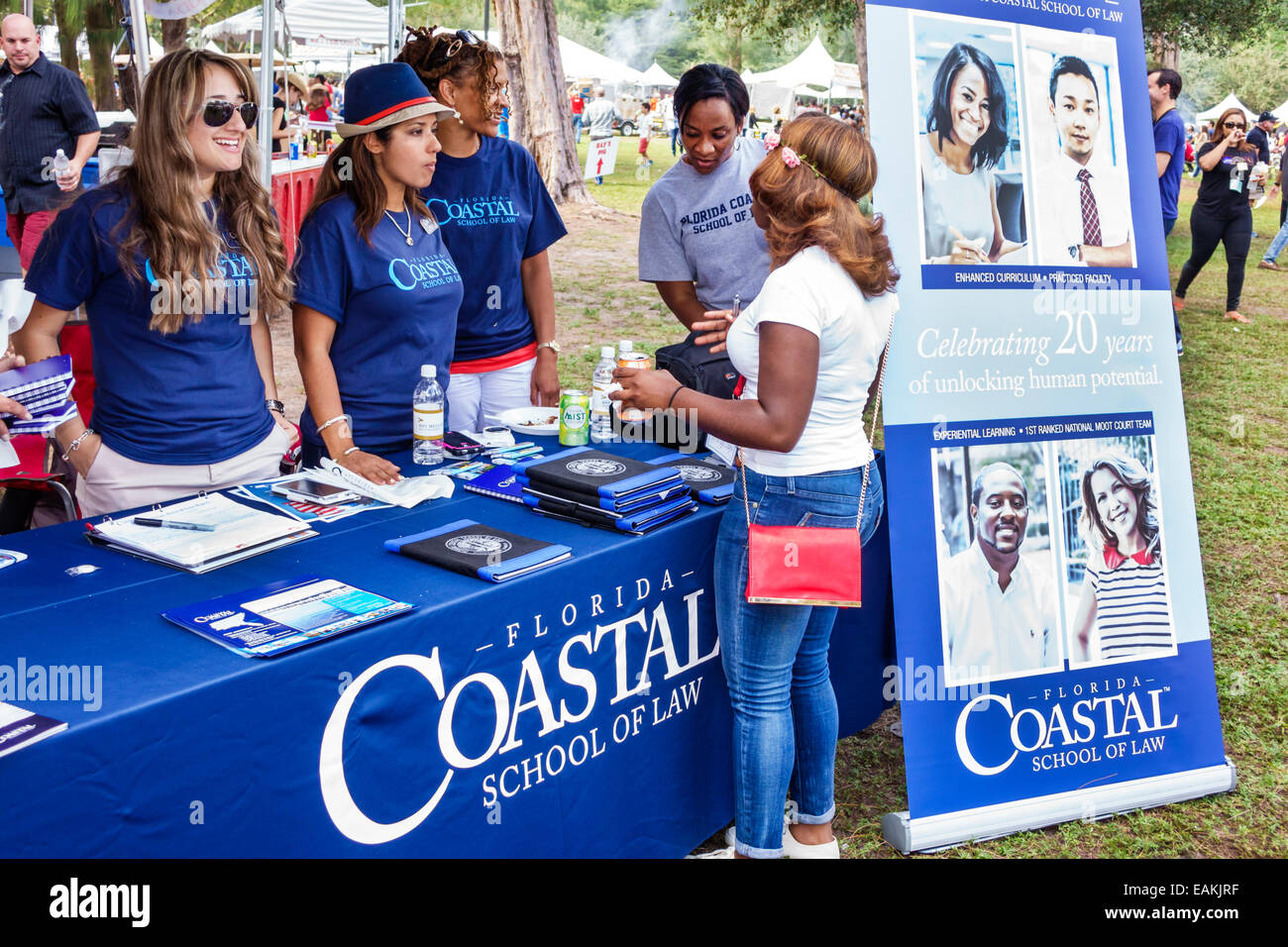 Miami Florida,Hialeah,Amelia Earhart Park,Kozyak annuel Minority Mentoring Picnic,réseautage,travail,cabinet d'avocats,juges,avocats,étudiants en droit,Barreau Banque D'Images