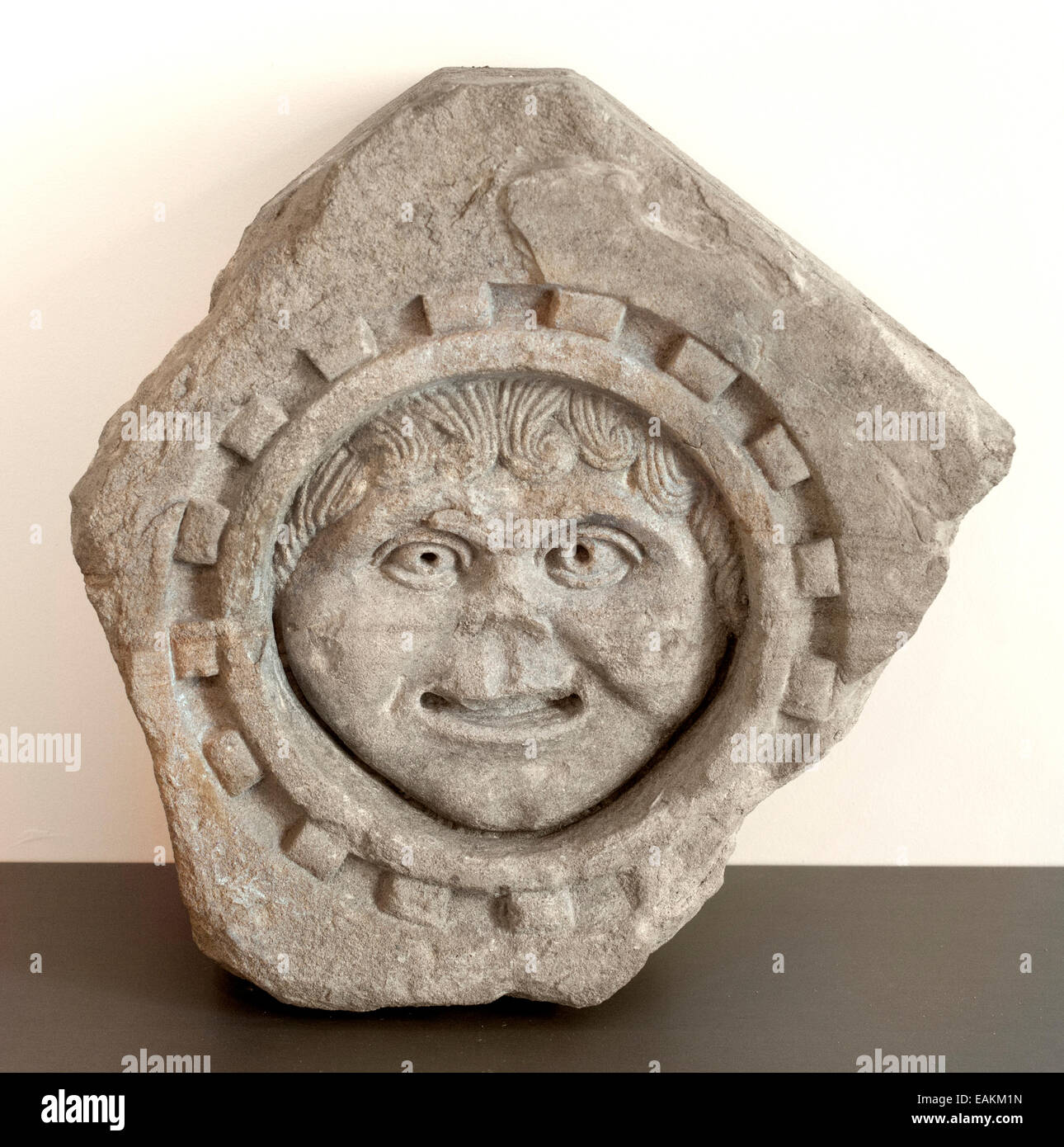 Masque un cordon de billettes billettes cordon Masque - 12ème siècle Valence Molasse , place de la piere France French Banque D'Images