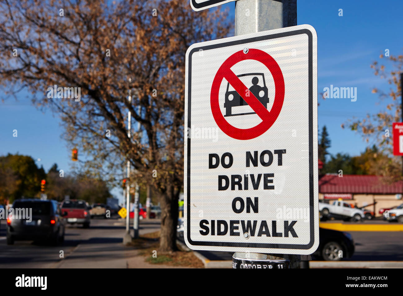 Ne pas conduire sur pancarte de trottoir Saskatoon Saskatchewan Canada Banque D'Images