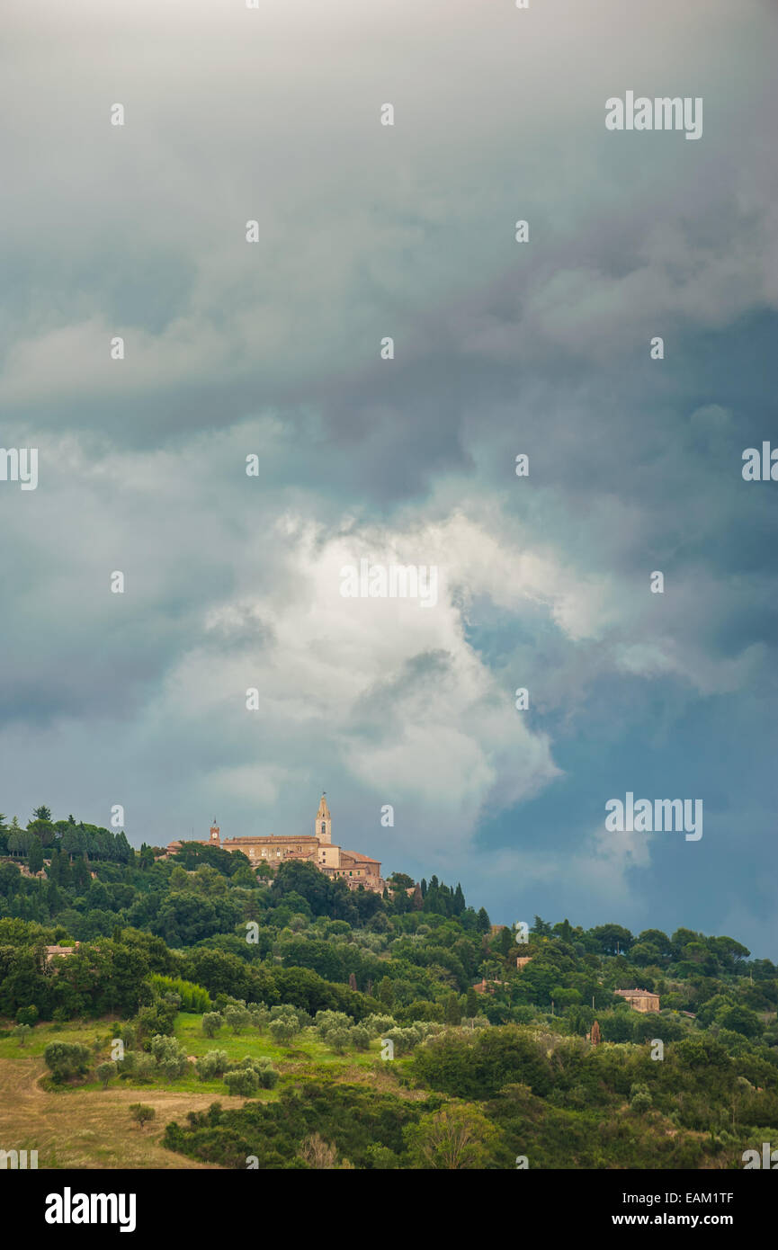 Beau paysage rural toscan atmosphère dans Storm Banque D'Images
