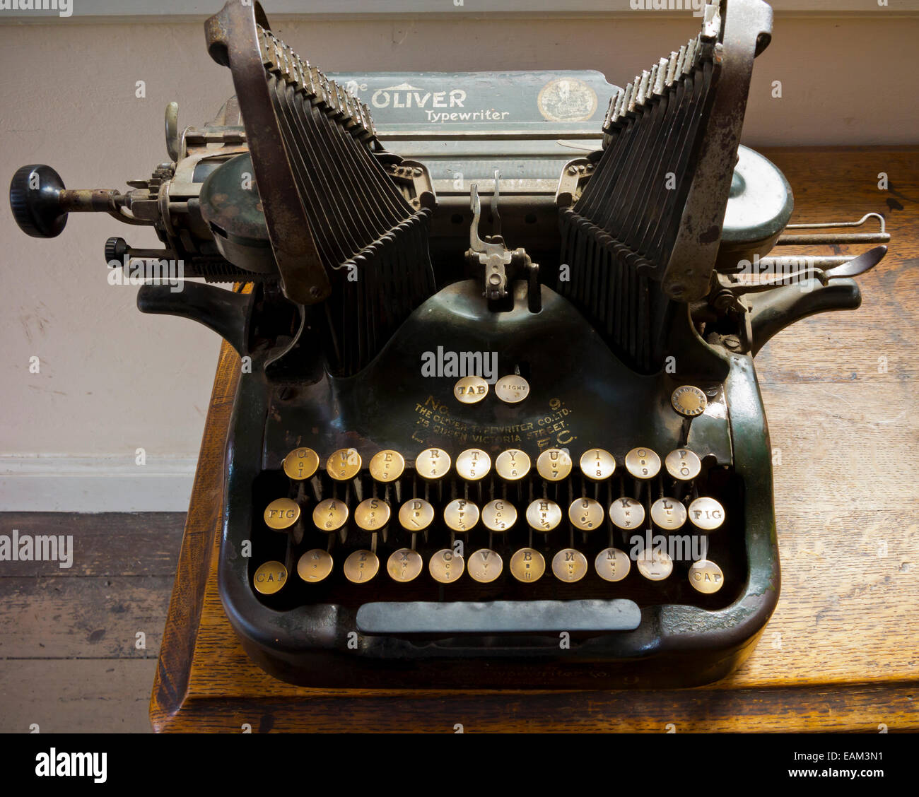 Machine à écrire à ruban Banque de photographies et d'images à haute  résolution - Alamy