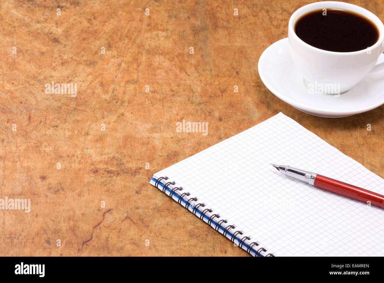 Tasse de café et d'encre indélébile en binder pad Photo Stock - Alamy