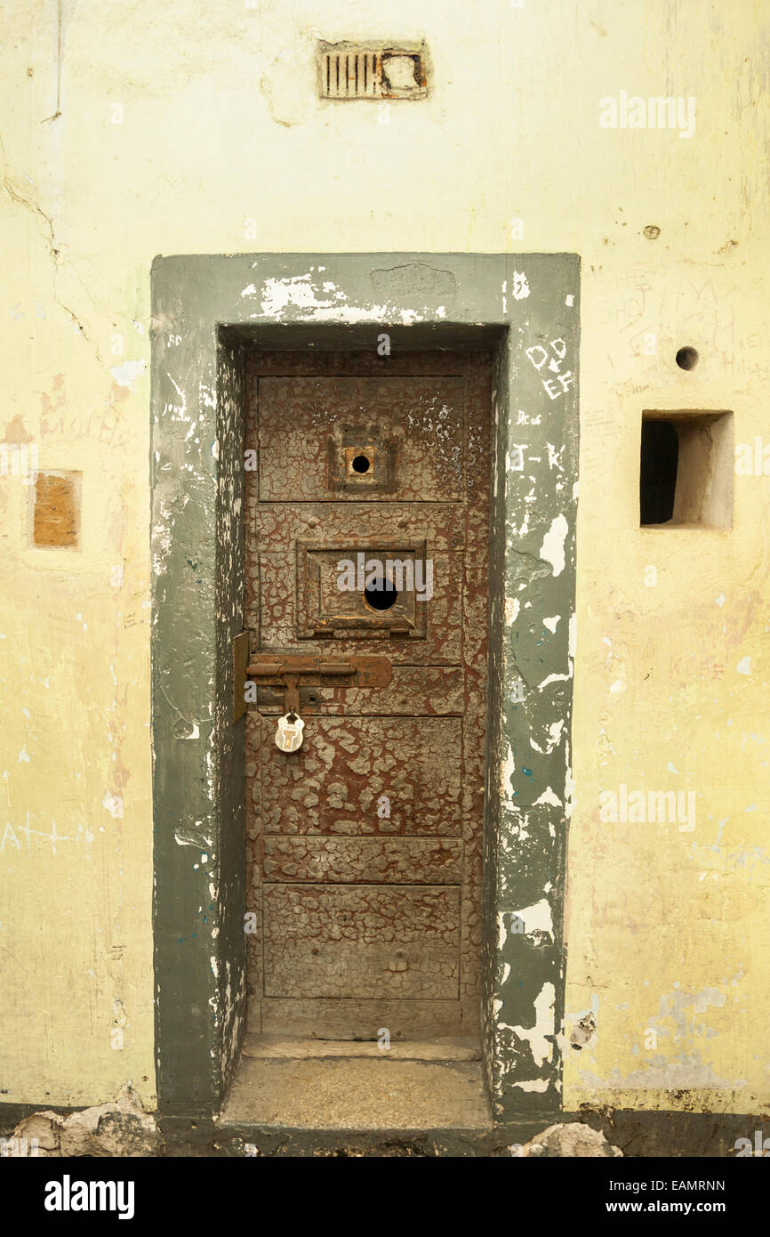 Ancienne porte de la cellule dans la prison de Kilmainham à Dublin, Irlande Banque D'Images