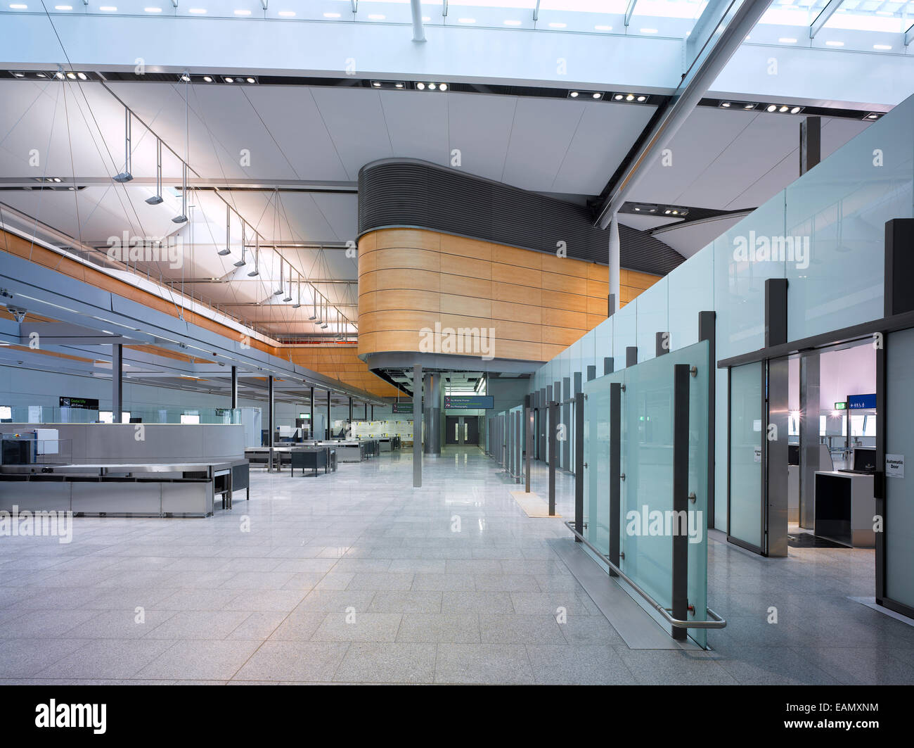 Contrôle des passeports à l'aéroport de Dublin, le Terminal 2, république d'Irlande. Banque D'Images