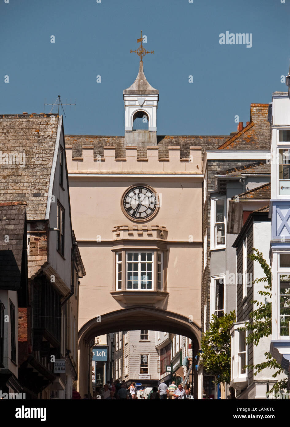 L'Eastgate dans la ville historique de Totnes, dans le sud du Devon, Angleterre Banque D'Images