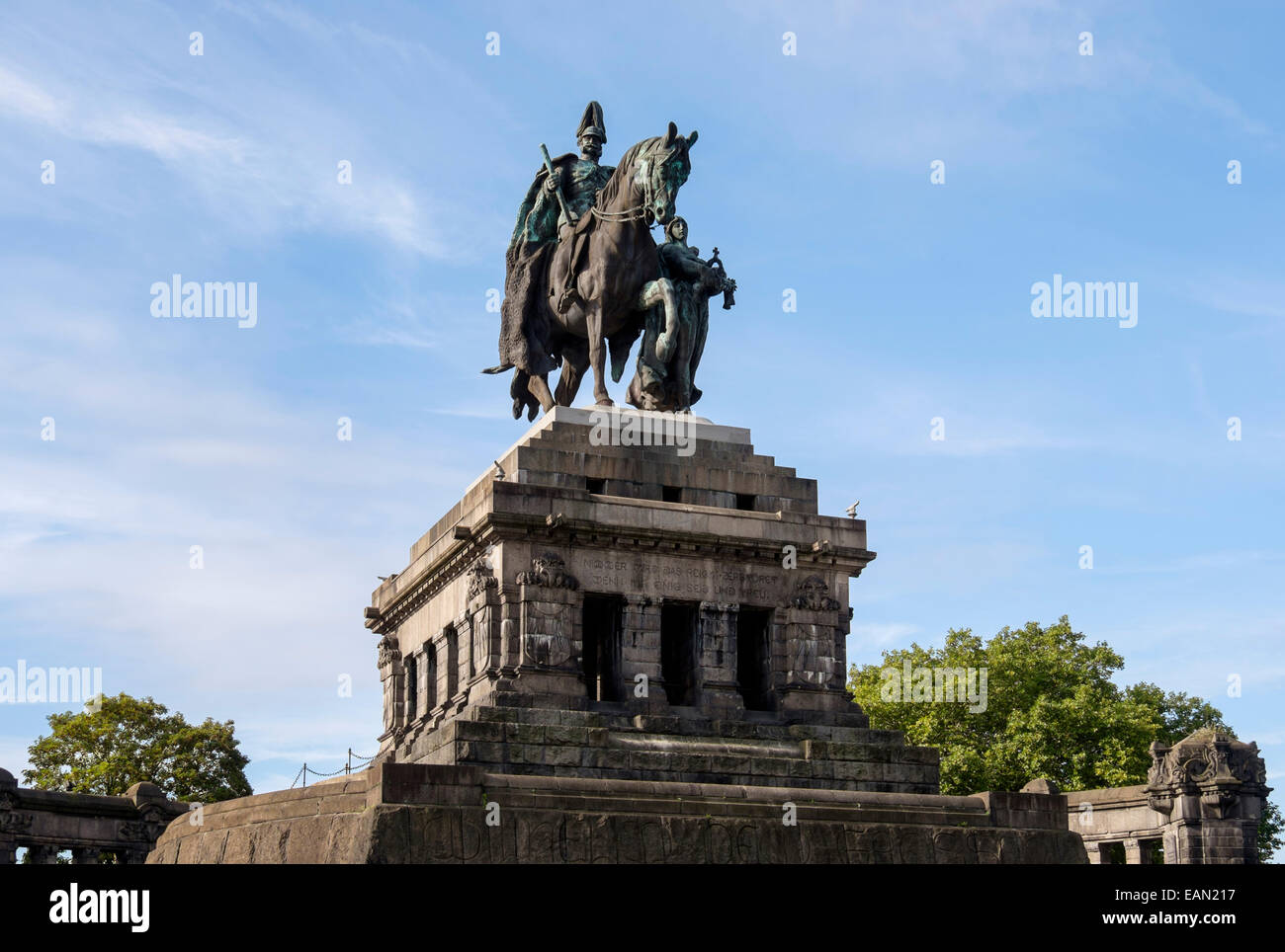 Equestrian statue commémorative de l'empereur Guillaume I au Deutsches Eck (coin allemand), Coblence, Rhénanie-Palatinat, Allemagne, Europe Banque D'Images