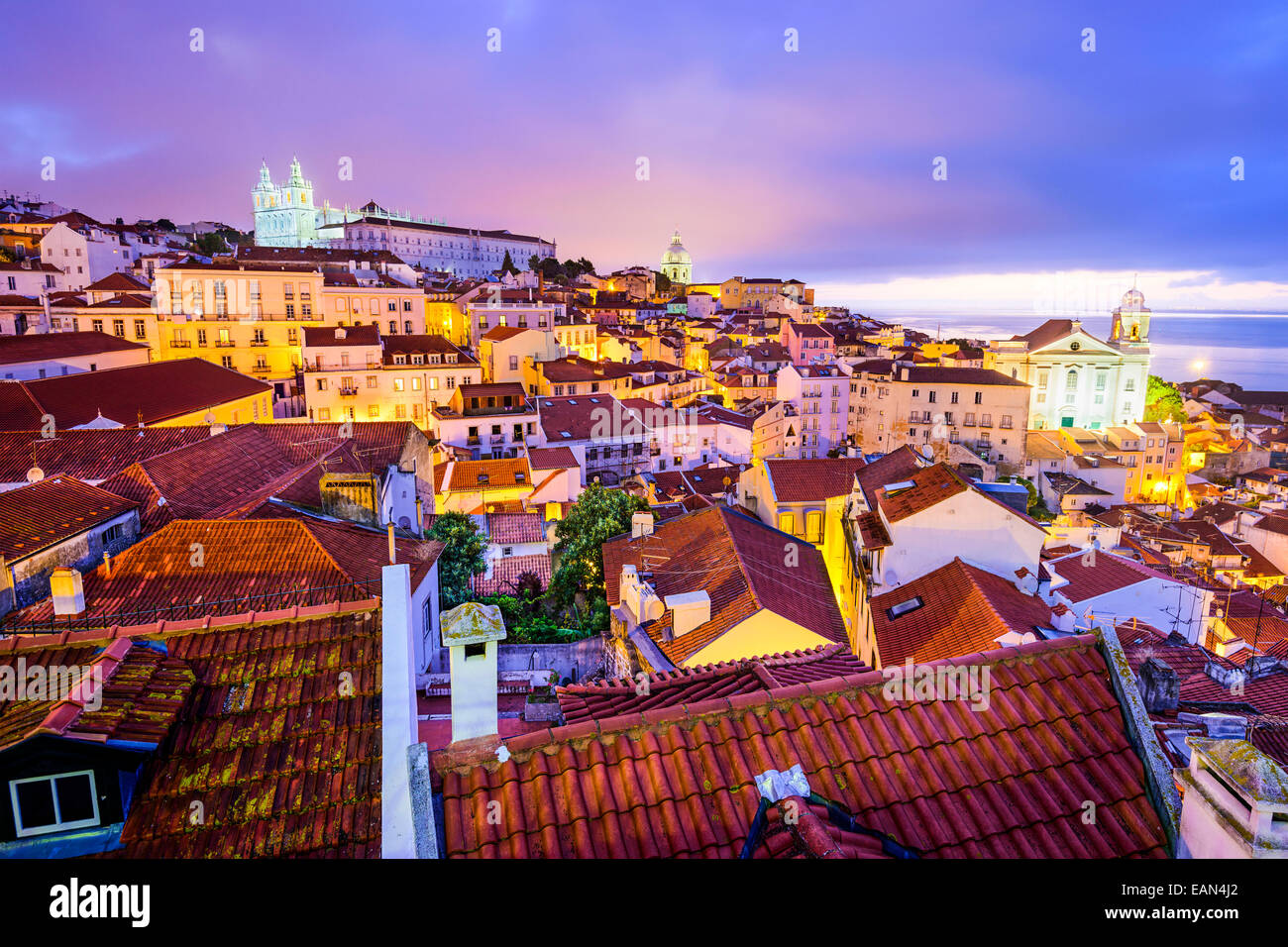 Lisbonne, Portugal skyline à Alfama, le plus ancien quartier de la ville. Banque D'Images