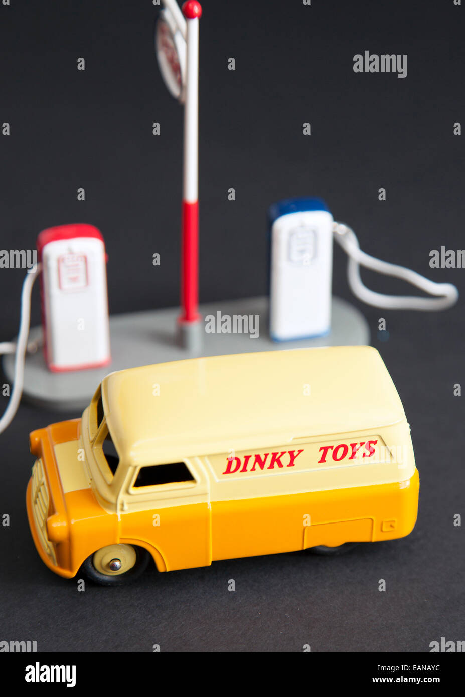 Dinky Toys modèle de 1950 Bedford van, Londres Banque D'Images