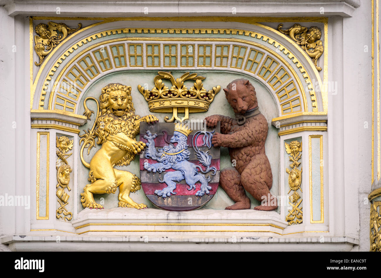 Lion héraldique et l'ours, l'hôtel de ville de Bruges Coat of Arms Banque D'Images