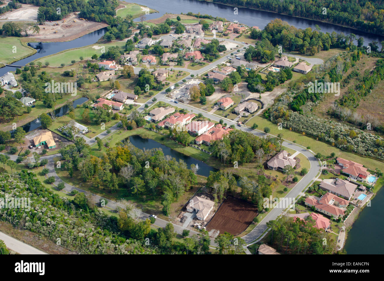Vue aérienne de l'étalement urbain et la grande communauté des Dunes à Myrtle Beach, Caroline du Sud. Tous les logos ont été supprimés. Banque D'Images