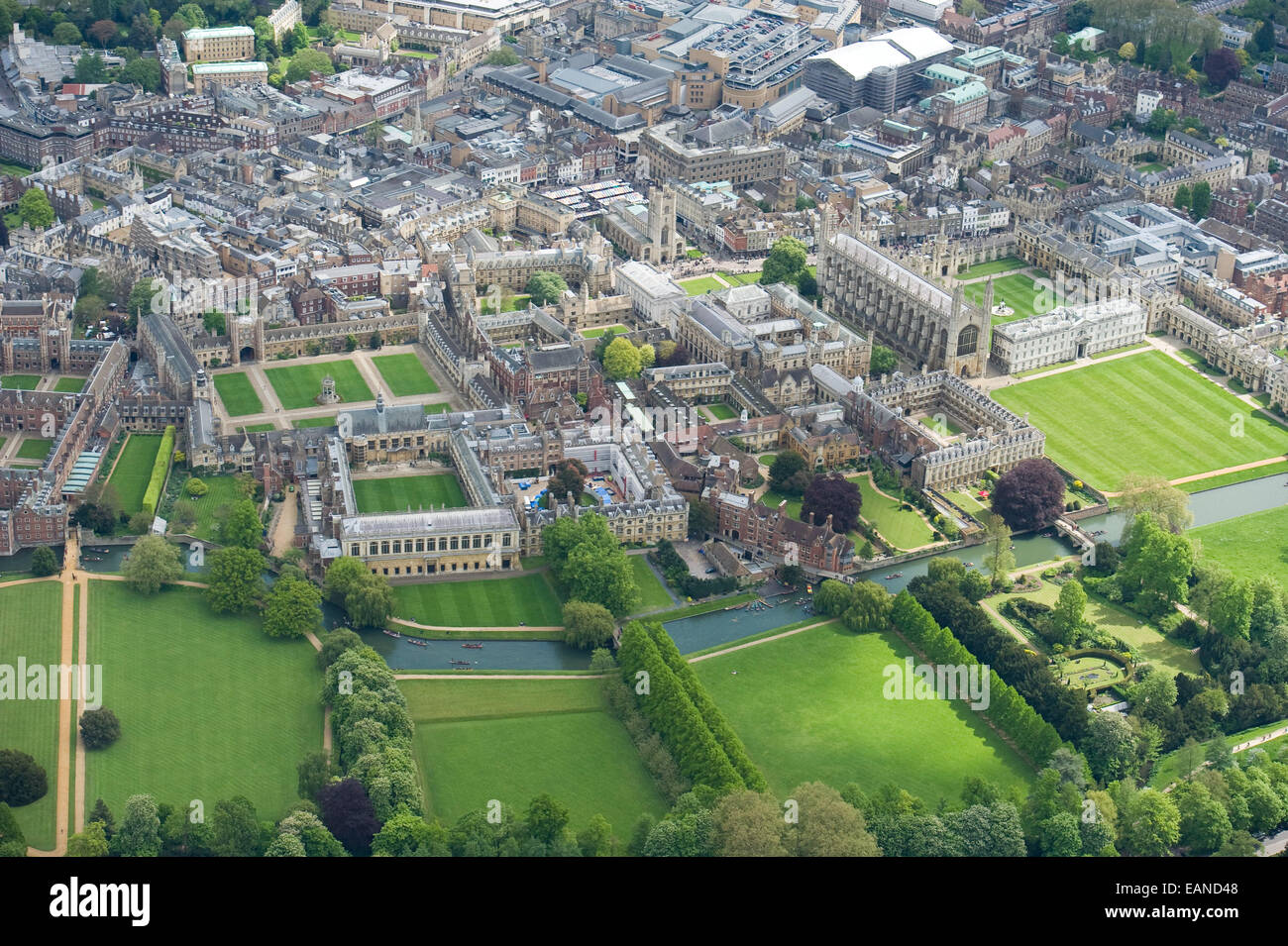 L'UNIVERSITÉ DE CAMBRIDGE À PARTIR DE L'AIR montrant le dos et les collèges. Banque D'Images