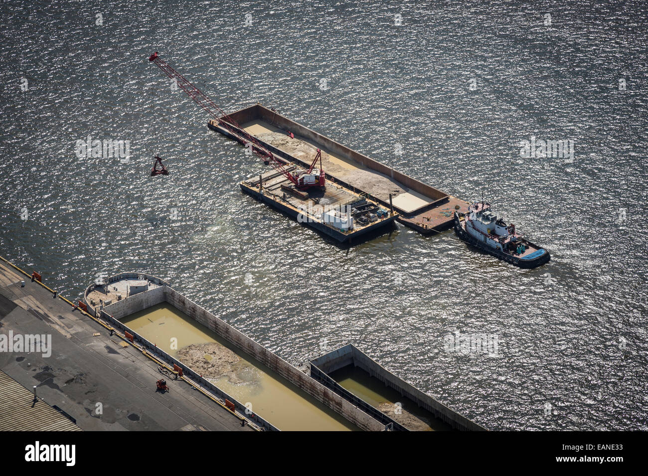 Vue aérienne barge de dragage Banque D'Images