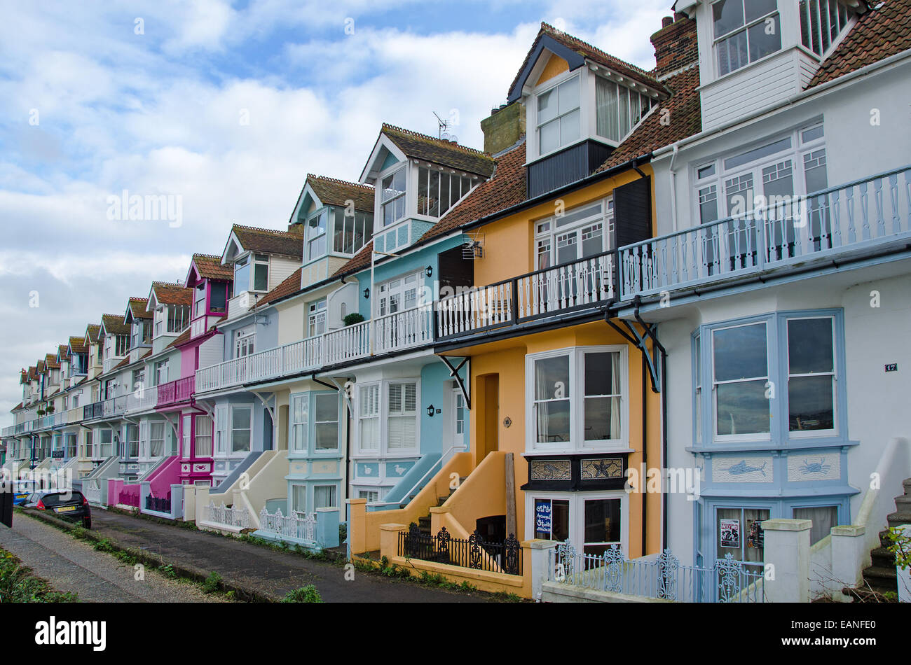 Propriétés de bord de mer de l'île au mur, Whitstable, Kent, UK. Whitstable a une forte proportion de résidences secondaires. Banque D'Images