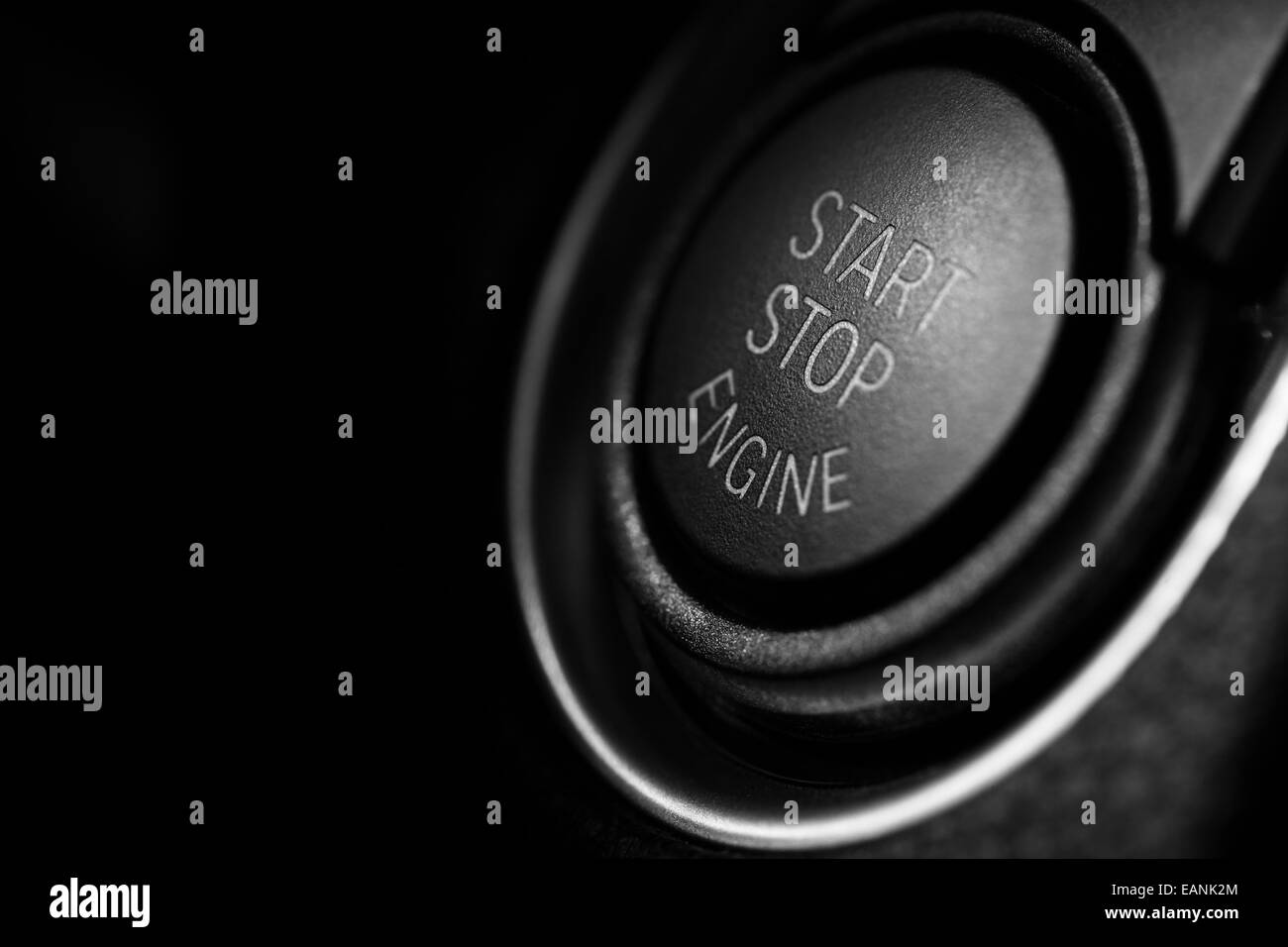 Détail sur un bouton Démarrer des dans une voiture. Banque D'Images