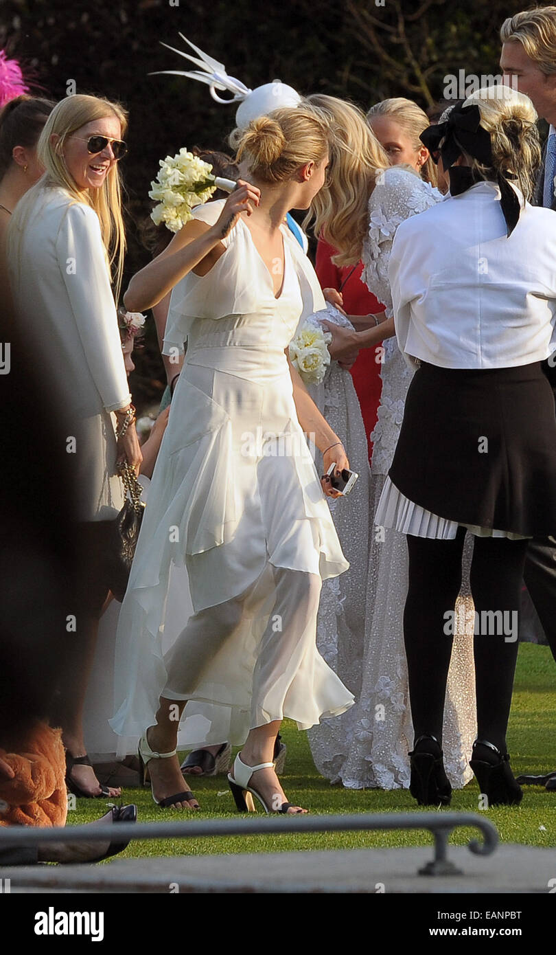 Poppy Delevingne se marie avec James Cook dans une somptueuse cérémonie de mariage à Knightsbridge, suivie d'une fête organisée à Kensington comprend : Cara Delevingne Où : London, Royaume-Uni Quand : 16 mai 2014 Banque D'Images