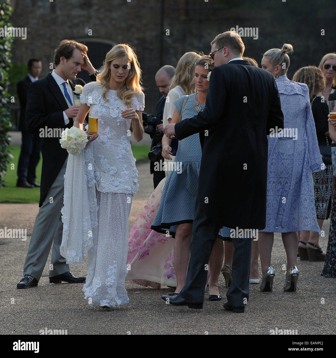Poppy Delevingne se marie avec James Cook dans une somptueuse cérémonie de mariage à Knightsbridge, suivie d'une fête organisée à Kensington comprend : Poppy Delevingne Où : London, Royaume-Uni Quand : 16 mai 2014 Banque D'Images