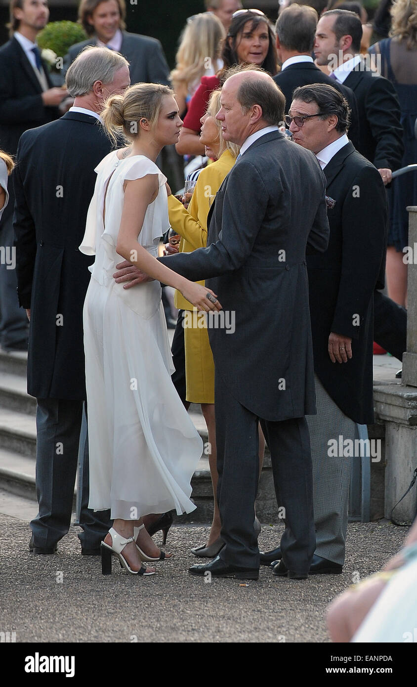 Poppy Delevingne se marie avec James Cook dans une somptueuse cérémonie de mariage à Knightsbridge, suivie d'une fête organisée à Kensington comprend : Cara Delevingne Où : London, Royaume-Uni Quand : 16 mai 2014 Banque D'Images