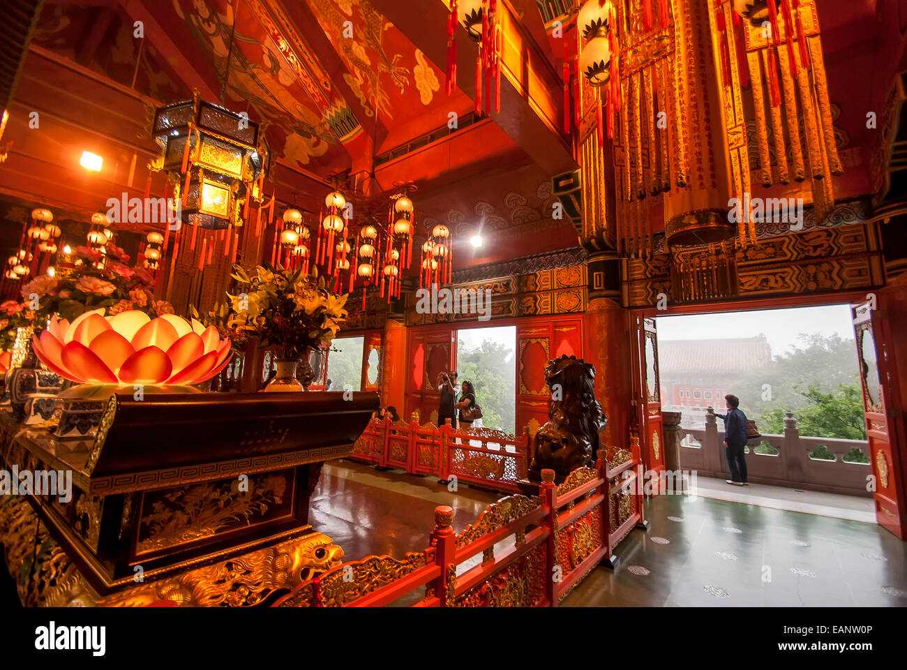 L'intérieur du Tian Tan Buddha Temple situé à Ngong Ping, l'île de Lantau, à Hong Kong. Banque D'Images